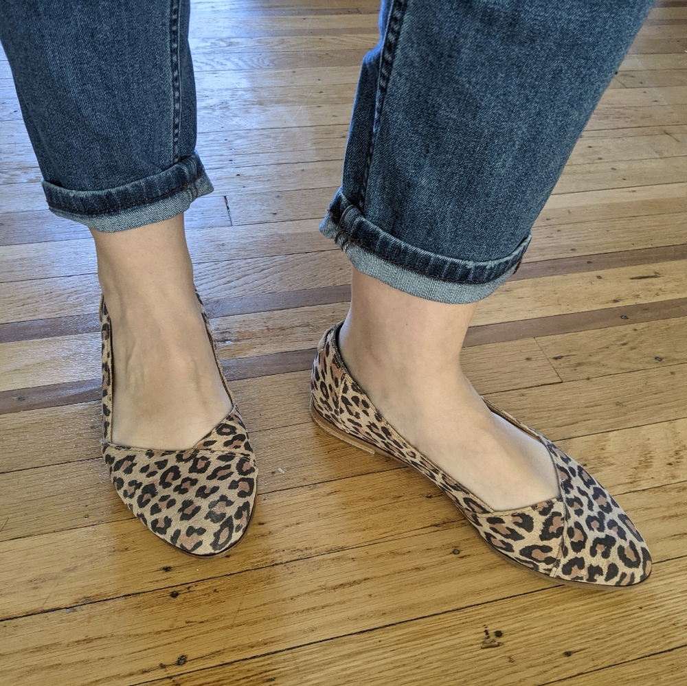 Toms Julie Almond Toe Flats - Size 7